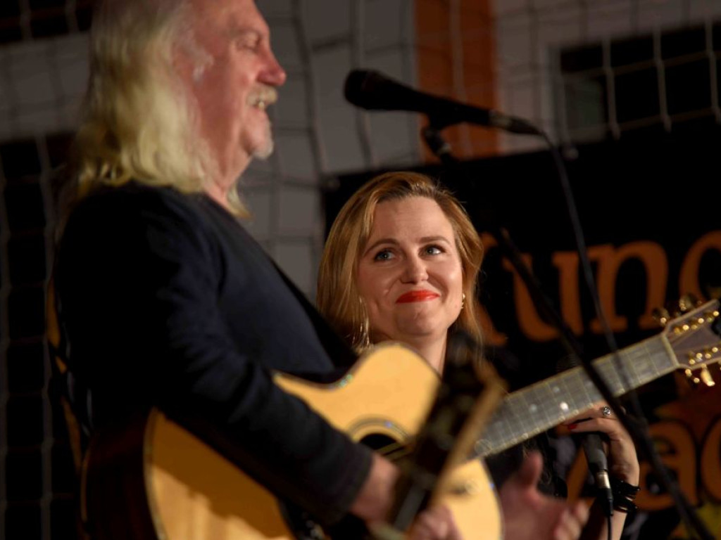 13. Kunowskie Zaduszki Muzyczne. Koncert Andrzeja i Mai Sikorowskich z zespołem