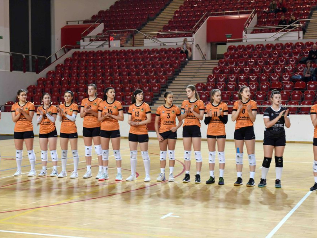 II liga siatkówki kobiet. Grupa IV. *KSZO SMS Ostrowiec Świętokrzyski - Silesia Volley Mysłowice 1:3