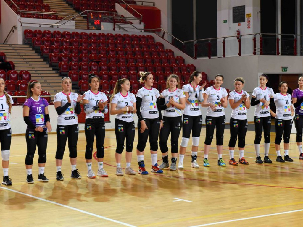 II liga siatkówki kobiet. Grupa IV. *KSZO SMS Ostrowiec Świętokrzyski - Silesia Volley Mysłowice 1:3