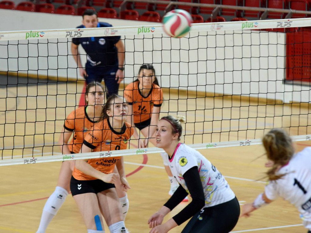 II liga siatkówki kobiet. Grupa IV. *KSZO SMS Ostrowiec Świętokrzyski - Silesia Volley Mysłowice 1:3