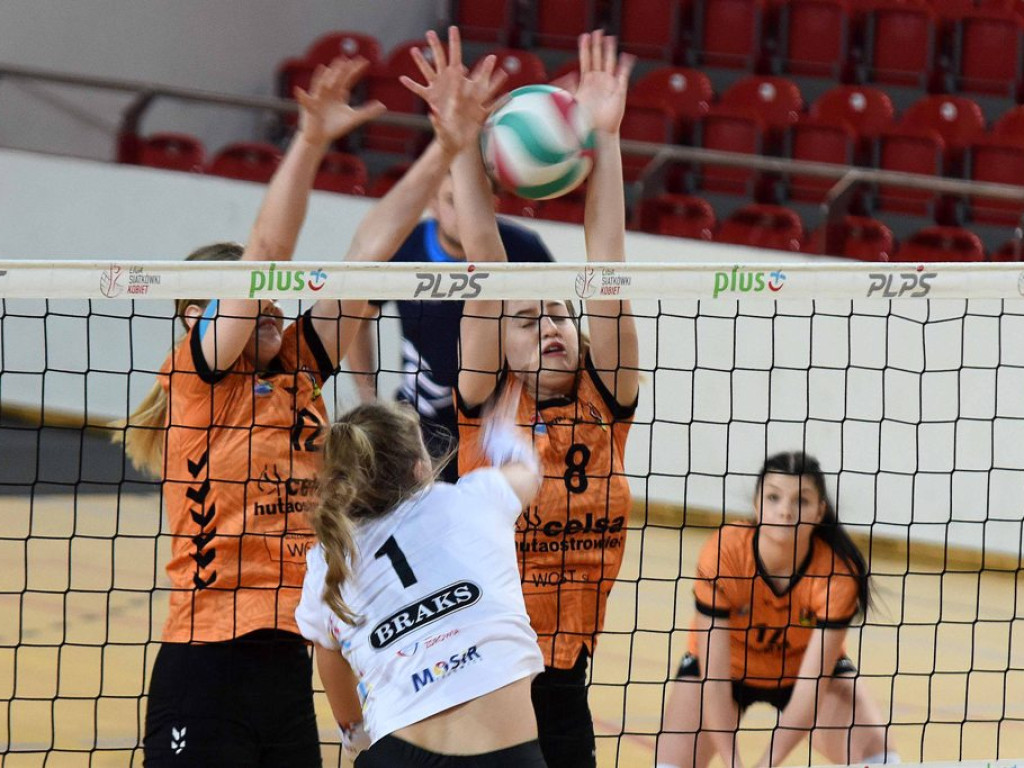 II liga siatkówki kobiet. Grupa IV. *KSZO SMS Ostrowiec Świętokrzyski - Silesia Volley Mysłowice 1:3