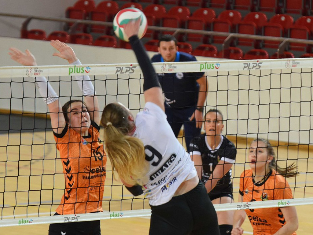 II liga siatkówki kobiet. Grupa IV. *KSZO SMS Ostrowiec Świętokrzyski - Silesia Volley Mysłowice 1:3