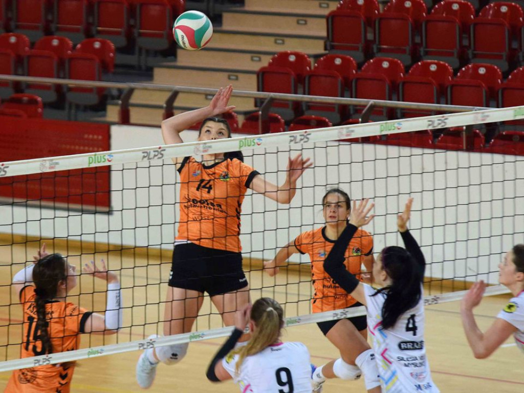 II liga siatkówki kobiet. Grupa IV. *KSZO SMS Ostrowiec Świętokrzyski - Silesia Volley Mysłowice 1:3