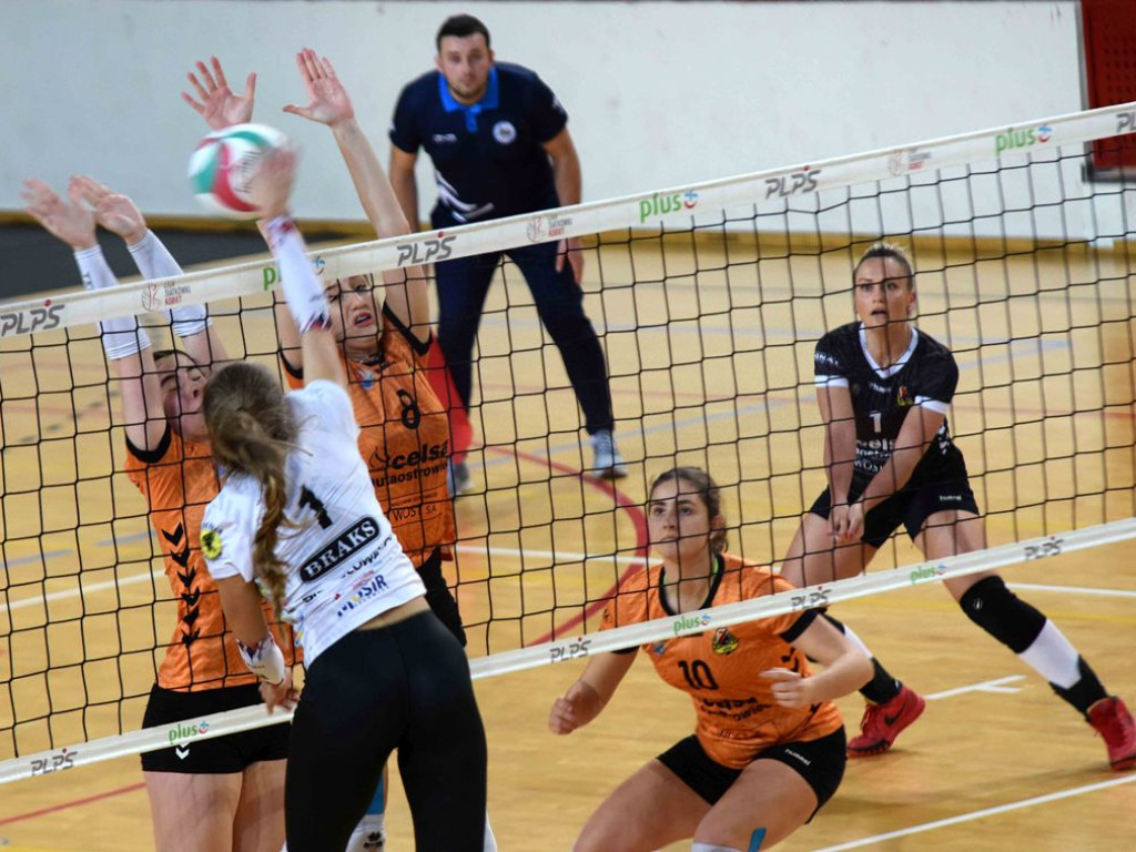 II liga siatkówki kobiet. Grupa IV. *KSZO SMS Ostrowiec Świętokrzyski - Silesia Volley Mysłowice 1:3