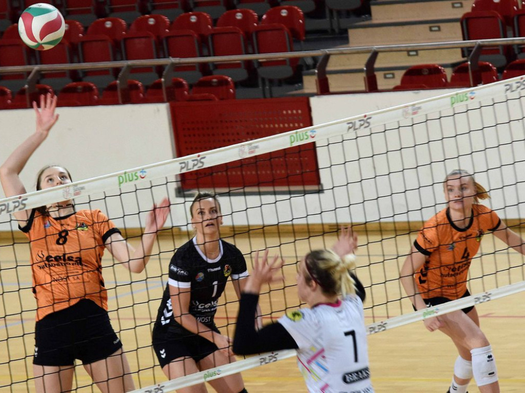 II liga siatkówki kobiet. Grupa IV. *KSZO SMS Ostrowiec Świętokrzyski - Silesia Volley Mysłowice 1:3