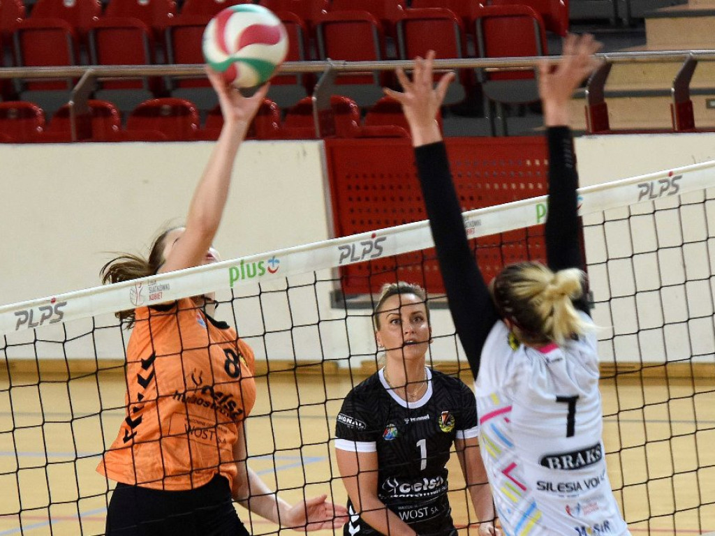 II liga siatkówki kobiet. Grupa IV. *KSZO SMS Ostrowiec Świętokrzyski - Silesia Volley Mysłowice 1:3