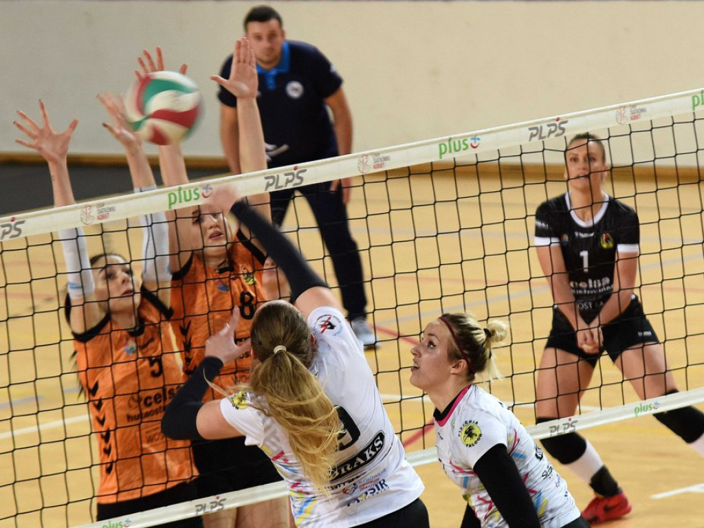 II liga siatkówki kobiet. Grupa IV. *KSZO SMS Ostrowiec Świętokrzyski - Silesia Volley Mysłowice 1:3