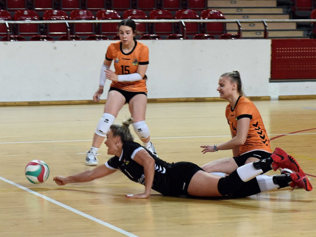 II liga siatkówki kobiet. Grupa IV. *KSZO SMS Ostrowiec Świętokrzyski - Silesia Volley Mysłowice 1:3