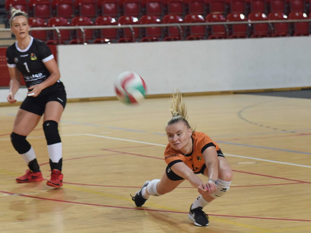 II liga siatkówki kobiet. Grupa IV. *KSZO SMS Ostrowiec Świętokrzyski - Silesia Volley Mysłowice 1:3
