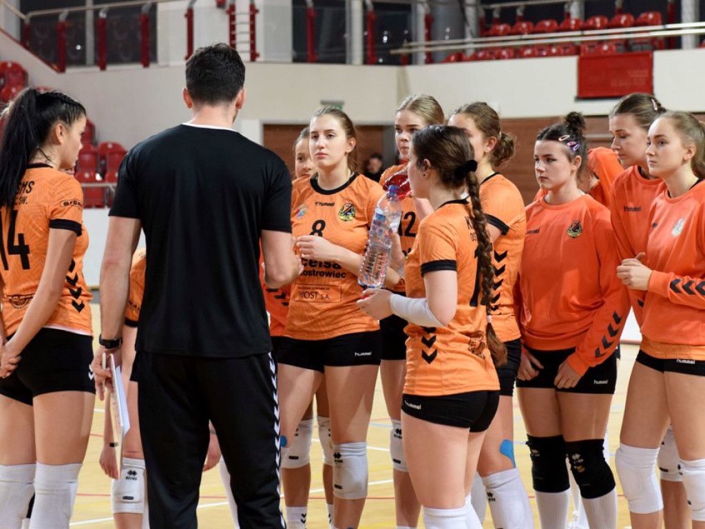 II liga siatkówki kobiet. Grupa IV. *KSZO SMS Ostrowiec Świętokrzyski - Silesia Volley Mysłowice 1:3