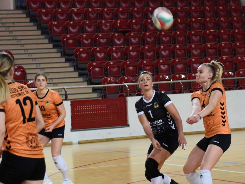 II liga siatkówki kobiet. Grupa IV. *KSZO SMS Ostrowiec Świętokrzyski - Silesia Volley Mysłowice 1:3