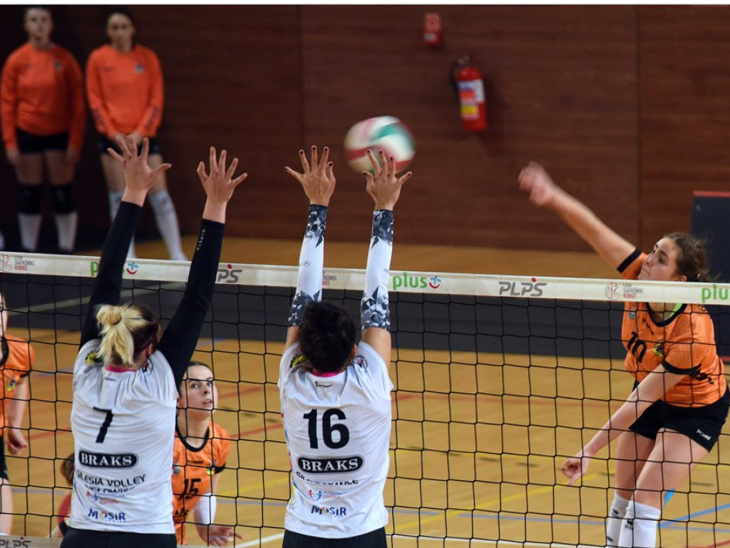 II liga siatkówki kobiet. Grupa IV. *KSZO SMS Ostrowiec Świętokrzyski - Silesia Volley Mysłowice 1:3