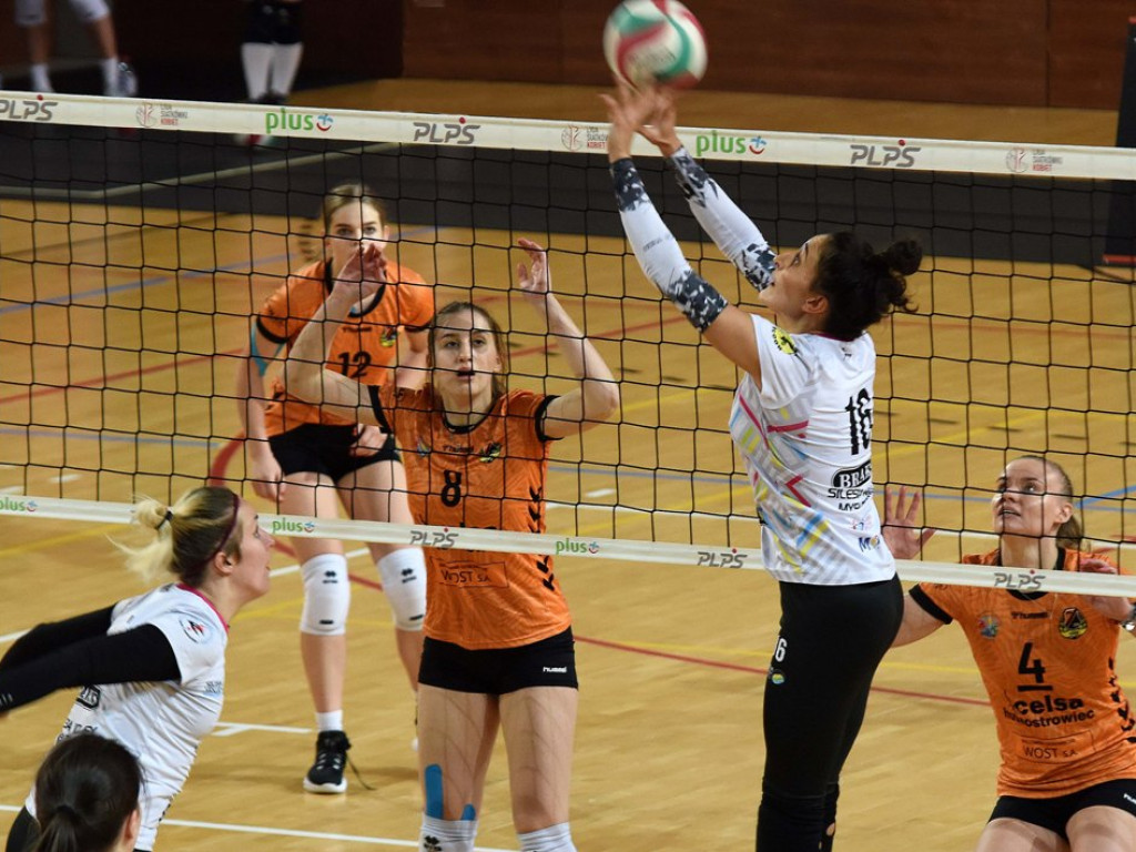 II liga siatkówki kobiet. Grupa IV. *KSZO SMS Ostrowiec Świętokrzyski - Silesia Volley Mysłowice 1:3