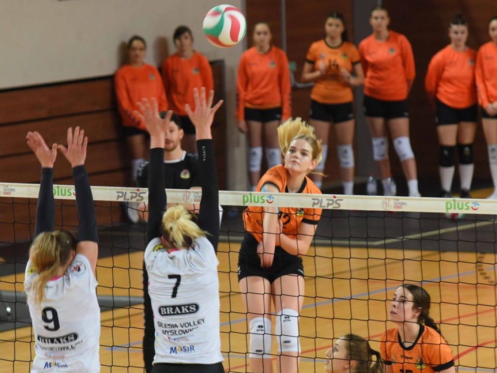 II liga siatkówki kobiet. Grupa IV. *KSZO SMS Ostrowiec Świętokrzyski - Silesia Volley Mysłowice 1:3