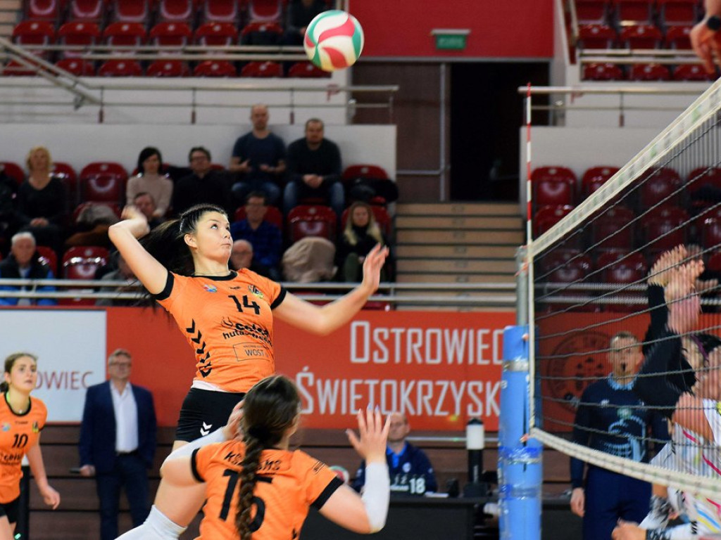 II liga siatkówki kobiet. Grupa IV. *KSZO SMS Ostrowiec Świętokrzyski - Silesia Volley Mysłowice 1:3