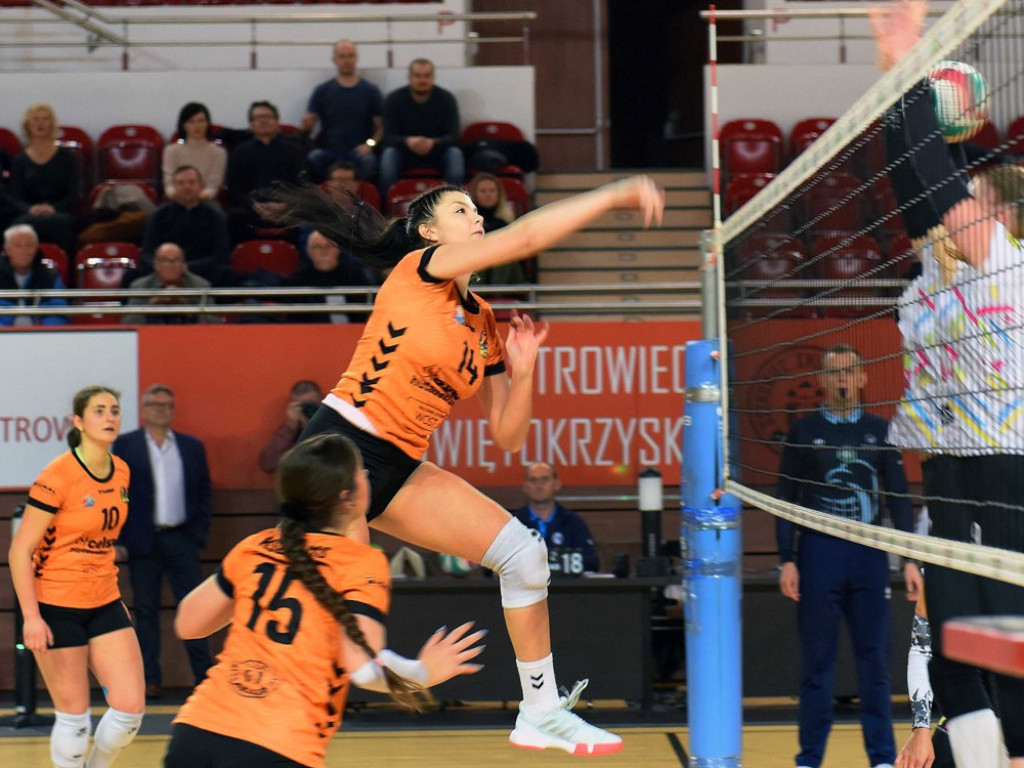 II liga siatkówki kobiet. Grupa IV. *KSZO SMS Ostrowiec Świętokrzyski - Silesia Volley Mysłowice 1:3