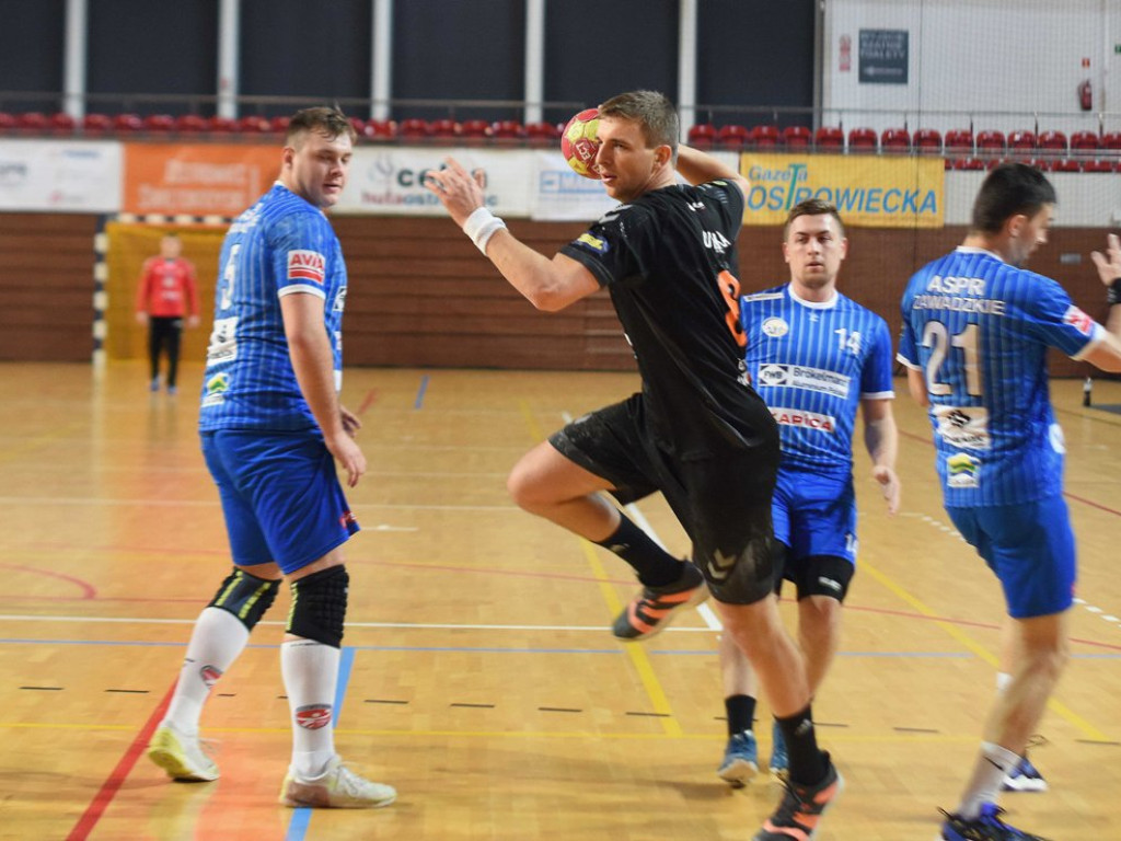 I liga piłki ręcznej mężczyzn. Grupa D. *KSZO Ostrowiec Świętokrzyski - ASPR Zawadzkie 40:28