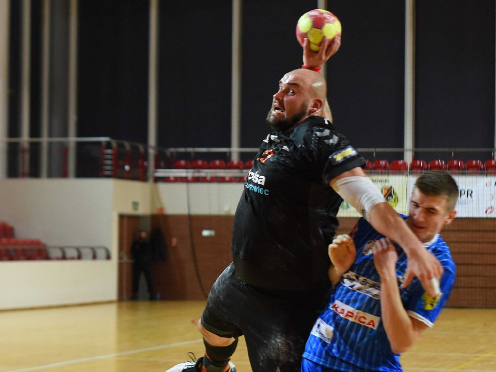 I liga piłki ręcznej mężczyzn. Grupa D. *KSZO Ostrowiec Świętokrzyski - ASPR Zawadzkie 40:28
