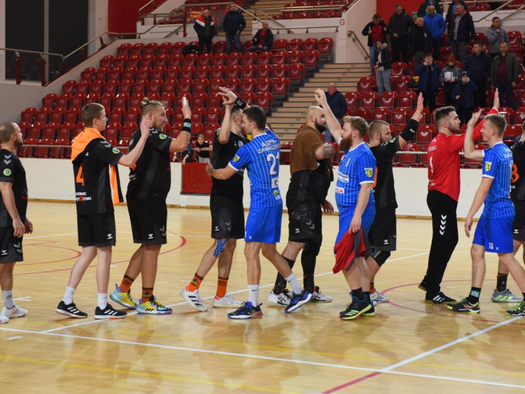 I liga piłki ręcznej mężczyzn. Grupa D. *KSZO Ostrowiec Świętokrzyski - ASPR Zawadzkie 40:28