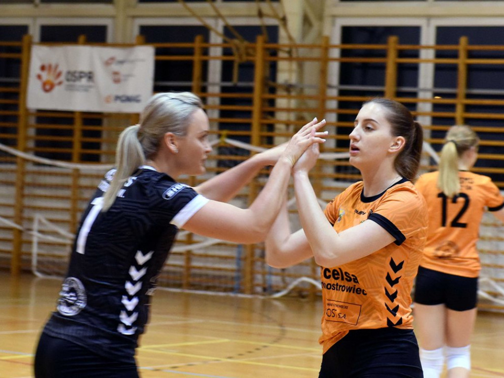 II liga siatkówki kobiet. Grupa IV. *KSZO SMS Ostrowiec Świętokrzyski - Poprad Stary Sącz 3:1