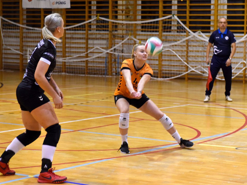 II liga siatkówki kobiet. Grupa IV. *KSZO SMS Ostrowiec Świętokrzyski - Poprad Stary Sącz 3:1