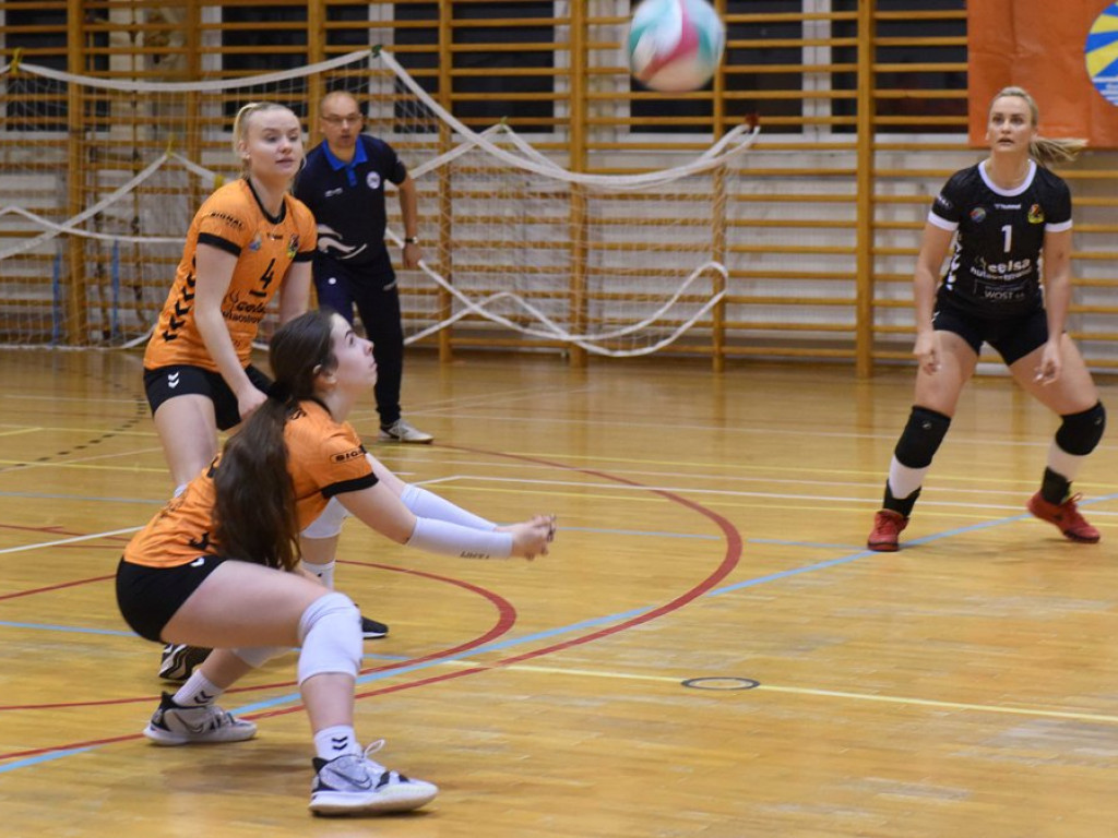 II liga siatkówki kobiet. Grupa IV. *KSZO SMS Ostrowiec Świętokrzyski - Poprad Stary Sącz 3:1