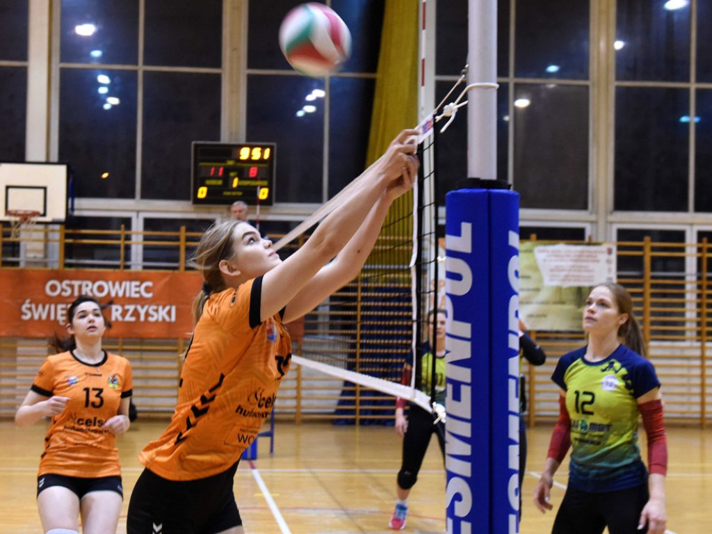 II liga siatkówki kobiet. Grupa IV. *KSZO SMS Ostrowiec Świętokrzyski - Poprad Stary Sącz 3:1