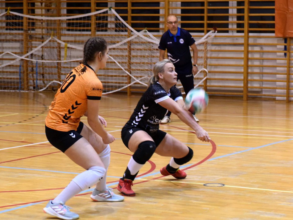 II liga siatkówki kobiet. Grupa IV. *KSZO SMS Ostrowiec Świętokrzyski - Poprad Stary Sącz 3:1