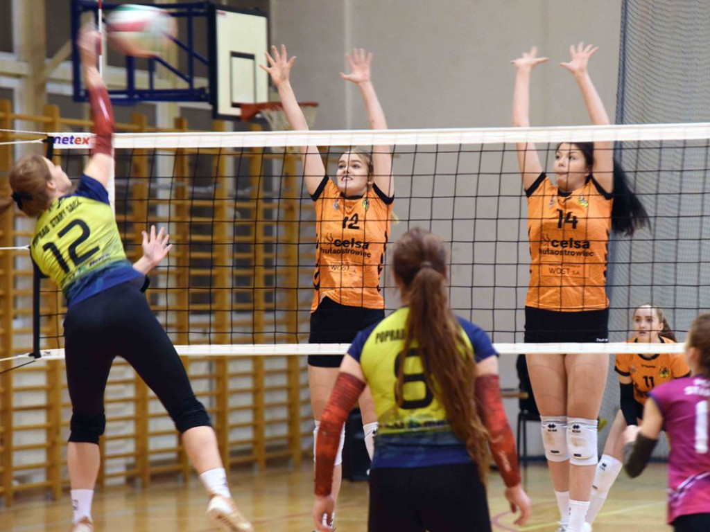 II liga siatkówki kobiet. Grupa IV. *KSZO SMS Ostrowiec Świętokrzyski - Poprad Stary Sącz 3:1