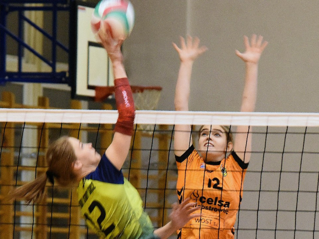 II liga siatkówki kobiet. Grupa IV. *KSZO SMS Ostrowiec Świętokrzyski - Poprad Stary Sącz 3:1