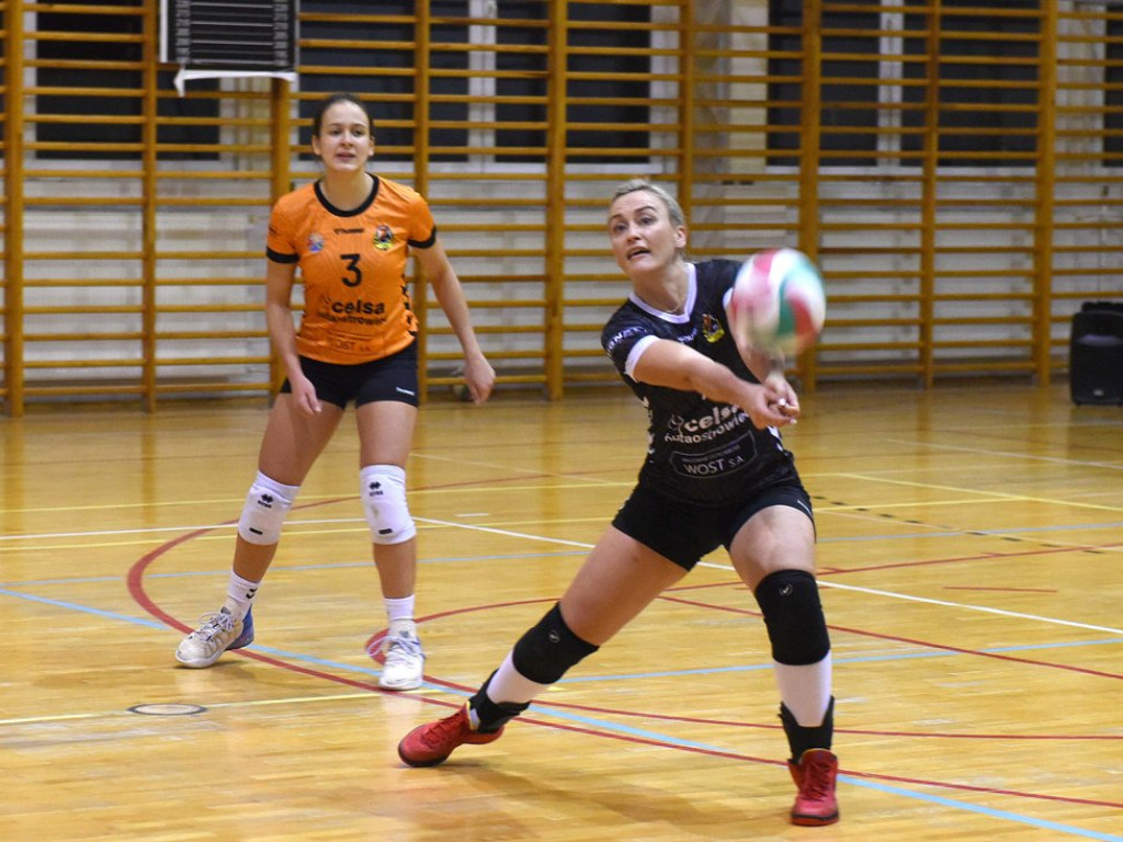 II liga siatkówki kobiet. Grupa IV. *KSZO SMS Ostrowiec Świętokrzyski - Poprad Stary Sącz 3:1