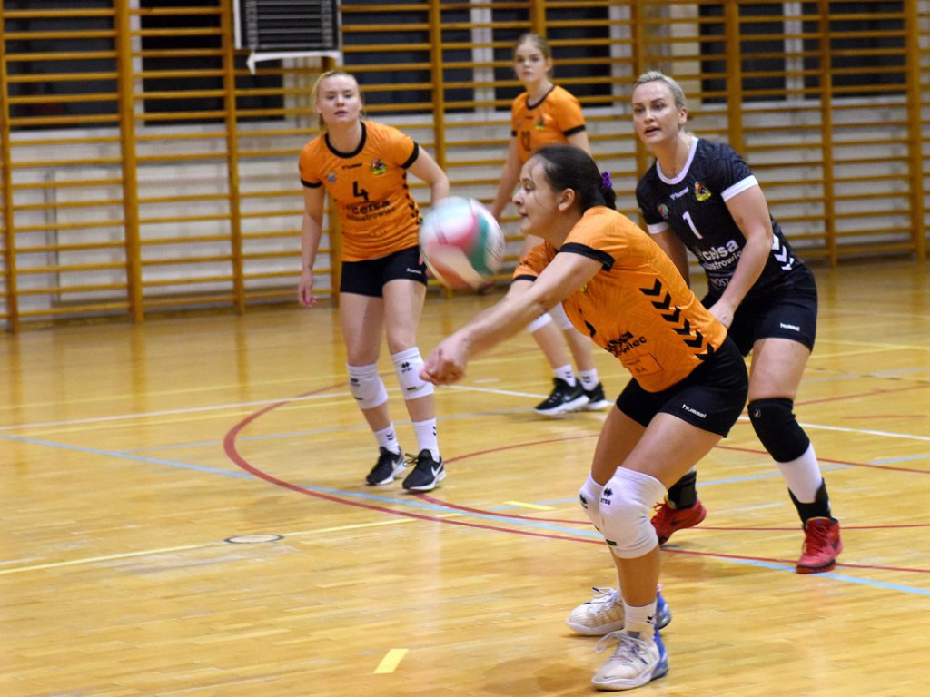 II liga siatkówki kobiet. Grupa IV. *KSZO SMS Ostrowiec Świętokrzyski - Poprad Stary Sącz 3:1