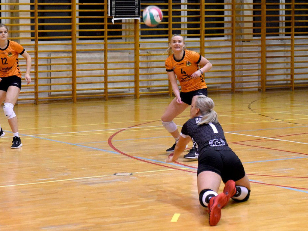 II liga siatkówki kobiet. Grupa IV. *KSZO SMS Ostrowiec Świętokrzyski - Poprad Stary Sącz 3:1