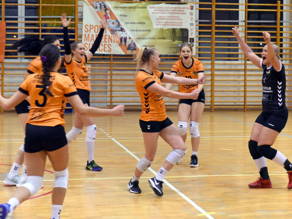 II liga siatkówki kobiet. Grupa IV. *KSZO SMS Ostrowiec Świętokrzyski - Poprad Stary Sącz 3:1