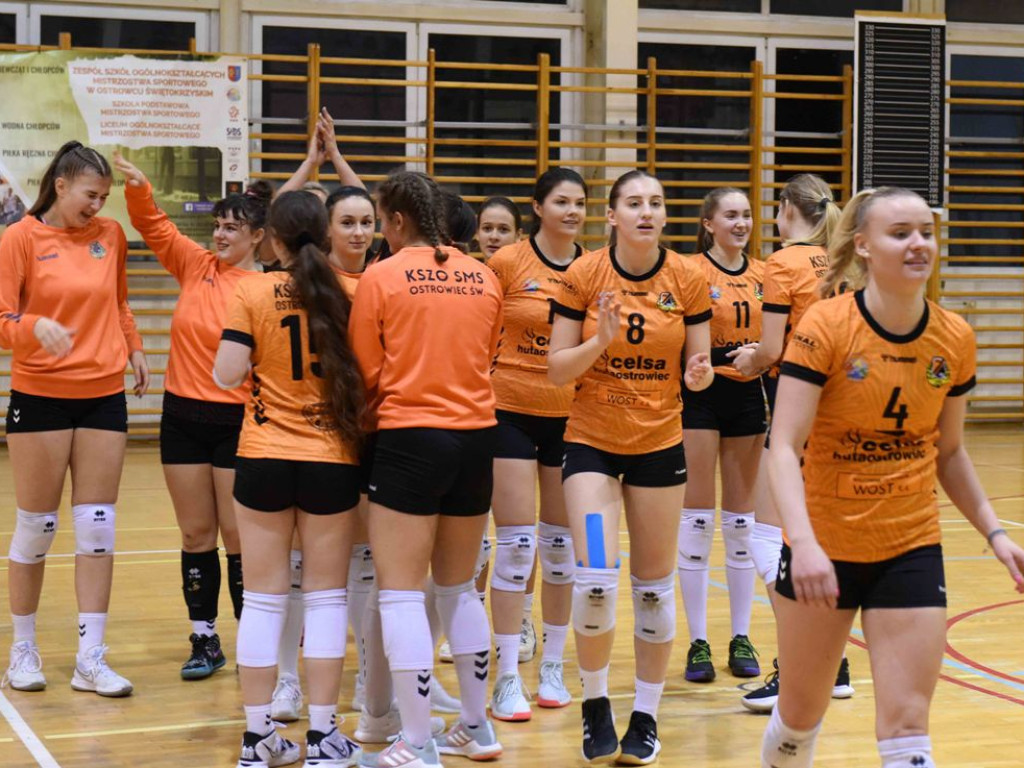 II liga siatkówki kobiet. Grupa IV. *KSZO SMS Ostrowiec Świętokrzyski - Poprad Stary Sącz 3:1