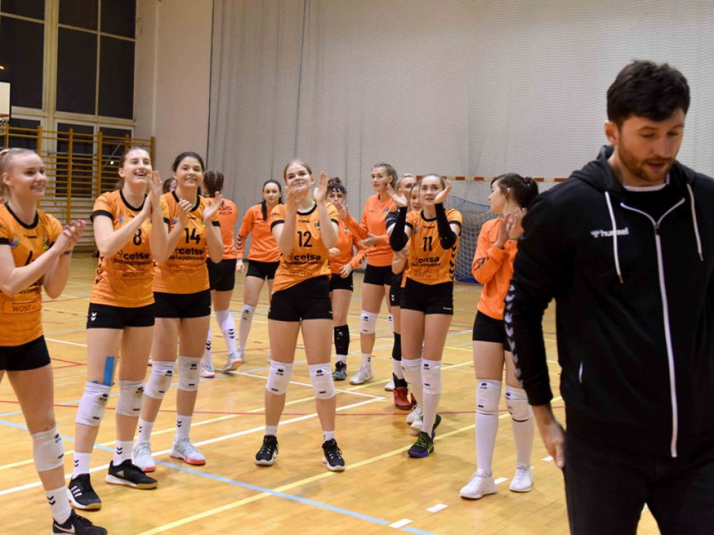II liga siatkówki kobiet. Grupa IV. *KSZO SMS Ostrowiec Świętokrzyski - Poprad Stary Sącz 3:1