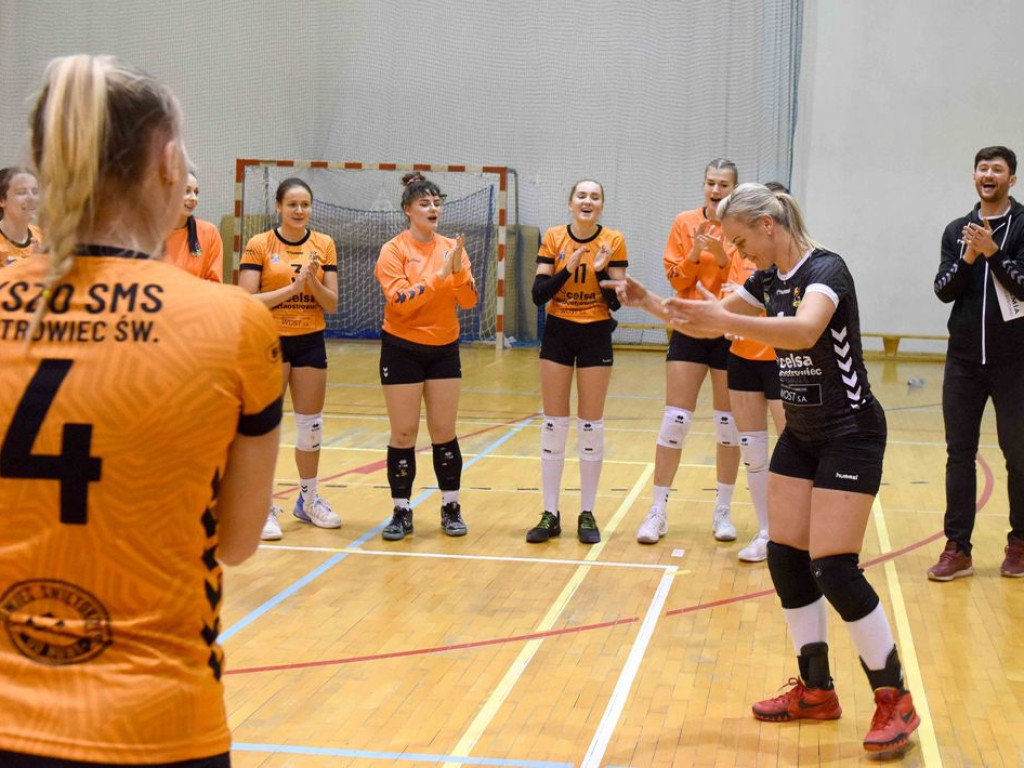 II liga siatkówki kobiet. Grupa IV. *KSZO SMS Ostrowiec Świętokrzyski - Poprad Stary Sącz 3:1