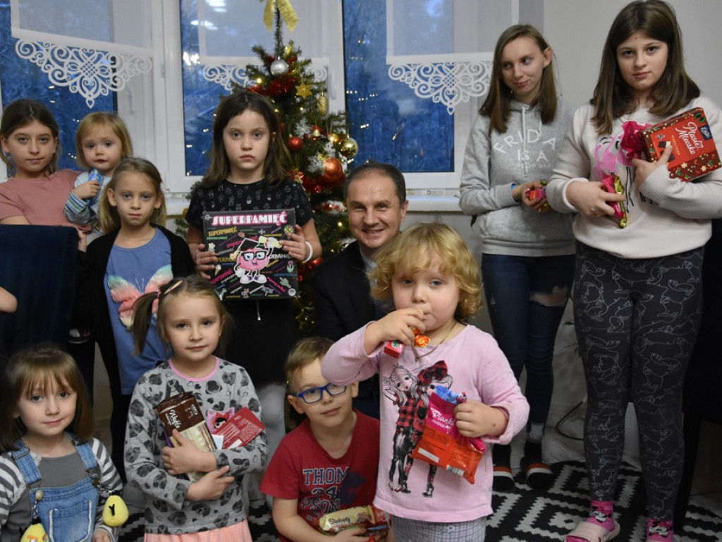 Św. Mikołaj u dzieci w Małachowie (zdjęcia)