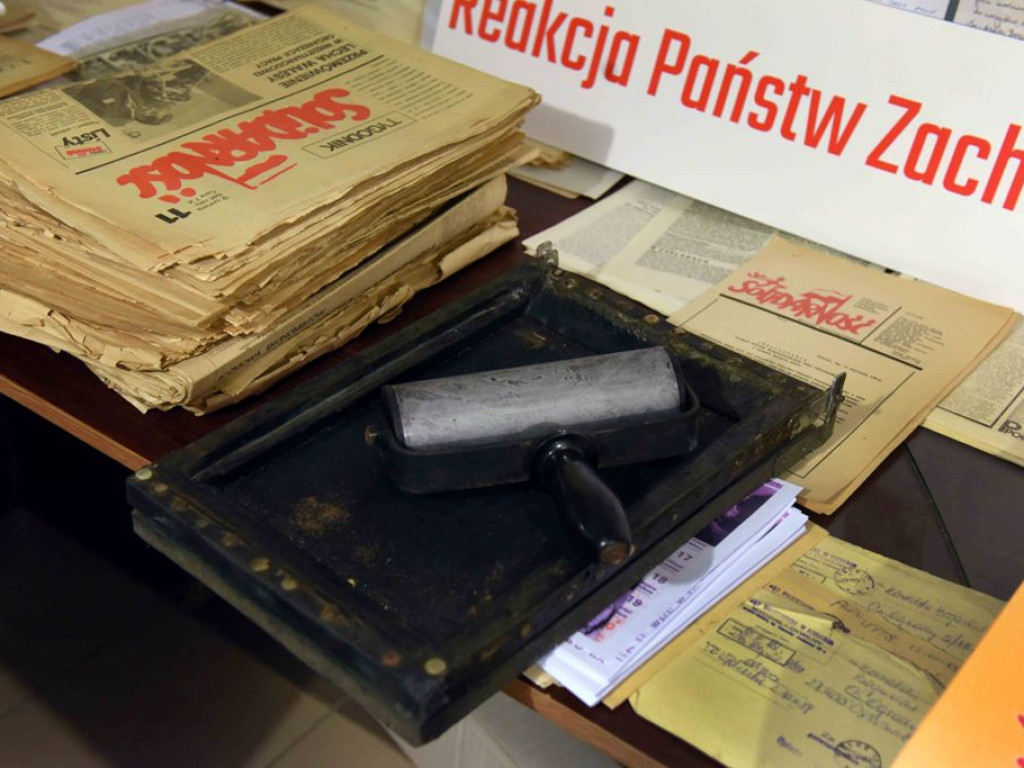 Wolni i Solidarni zapraszają do zwiedzania niezwyklej wystawy. 40-lecie wprowadzenia stanu wojennego (zdjęcia)