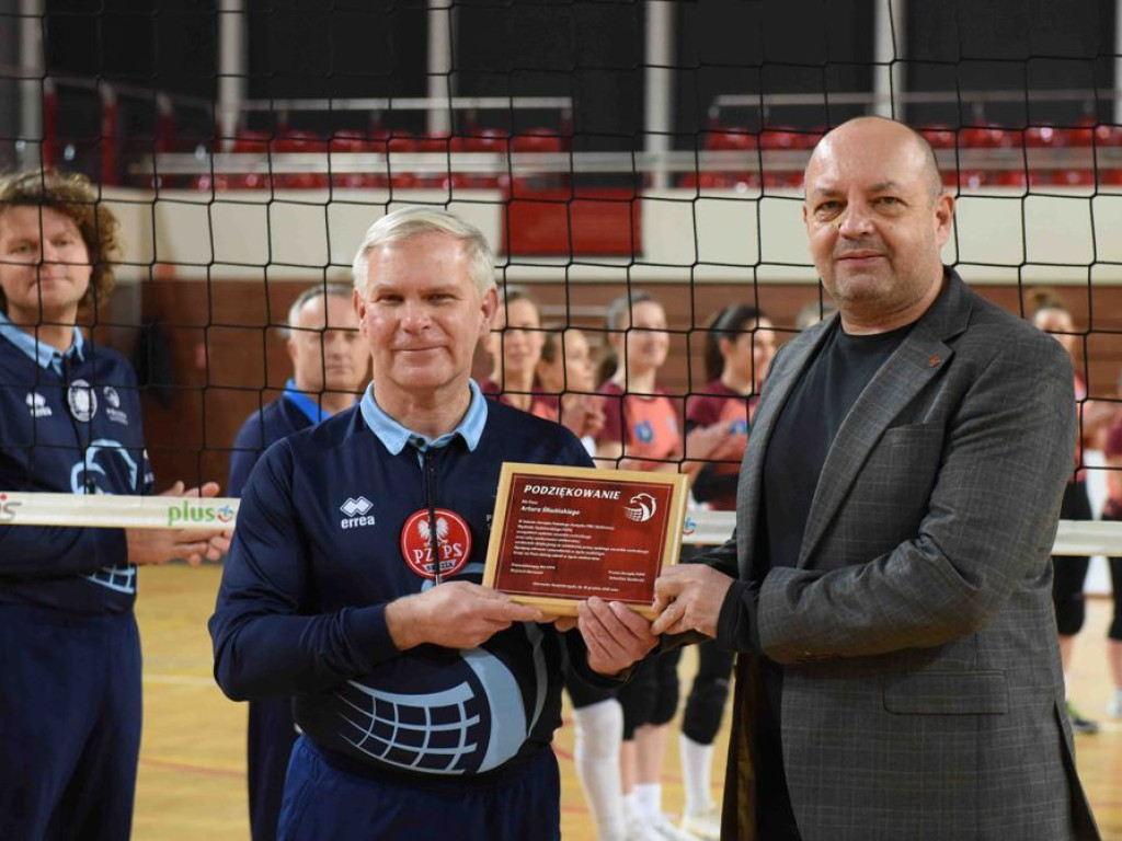 II liga siatkówki kobiet. Grupa IV. *KSZO SMS Ostrowiec Świętokrzyski - Sandecja Nowy Sącz 3:0