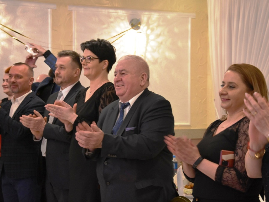 Studniówka w Zespole Szkół Ogólnokształcących im. Edwarda Szylki w Ożarowie