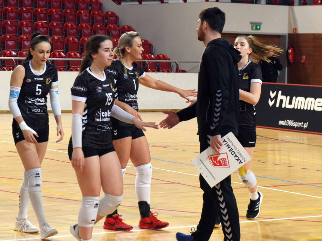 II liga siatkówki kobiet. Grupa IV. *KSZO SMS Ostrowiec Świętokrzyski - SMS PZPS II Szczyrk 2:3