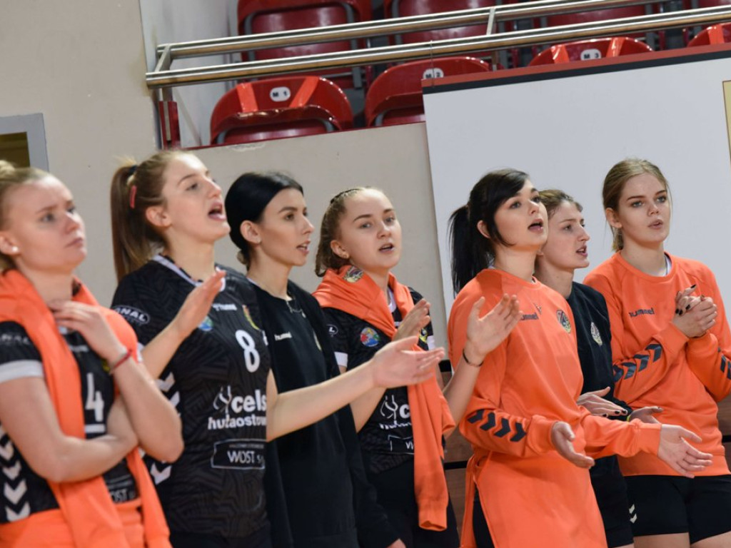II liga siatkówki kobiet. Grupa IV. *KSZO SMS Ostrowiec Świętokrzyski - SMS PZPS II Szczyrk 2:3