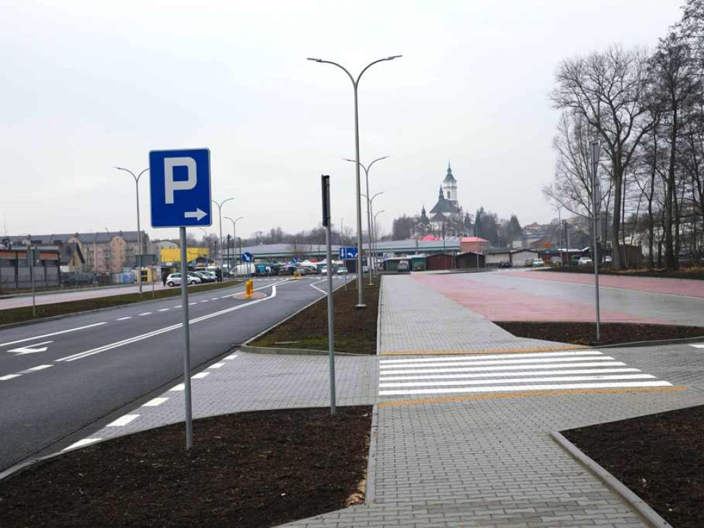 Parkowanie przy Targowisku Miejskim od jutra za darmo (zdjęcia, wideo)