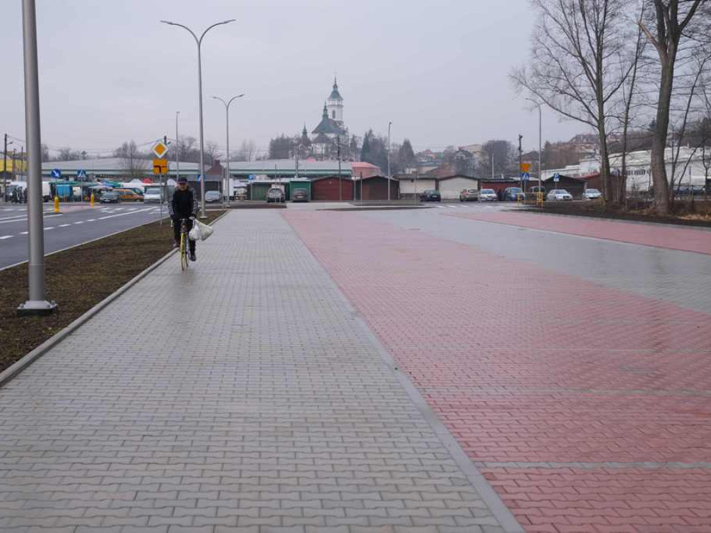 Parkowanie przy Targowisku Miejskim od jutra za darmo (zdjęcia, wideo)
