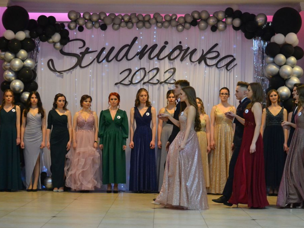 Studniówka w Liceum Ogólnokształcącym im. Bartosza Głowackiego w Opatowie