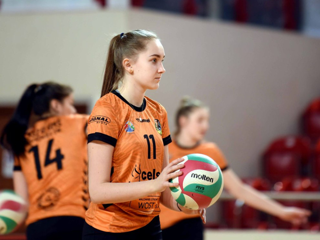 II liga siatkówki kobiet. Grupa IV. *KSZO SMS Ostrowiec Świętokrzyski - Tomasovia Tomaszów Lubelski 1:3
