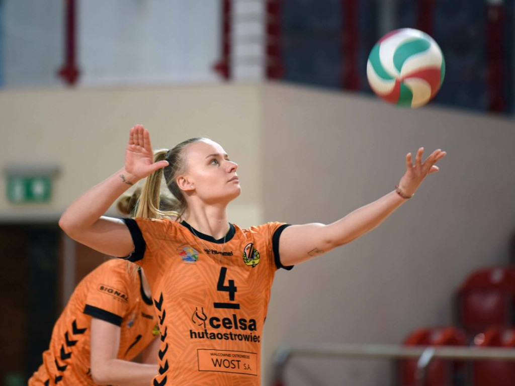 II liga siatkówki kobiet. Grupa IV. *KSZO SMS Ostrowiec Świętokrzyski - Tomasovia Tomaszów Lubelski 1:3