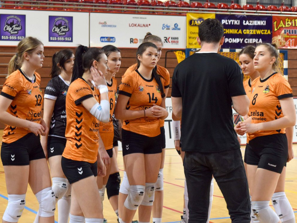 II liga siatkówki kobiet. Grupa IV. *KSZO SMS Ostrowiec Świętokrzyski - Tomasovia Tomaszów Lubelski 1:3