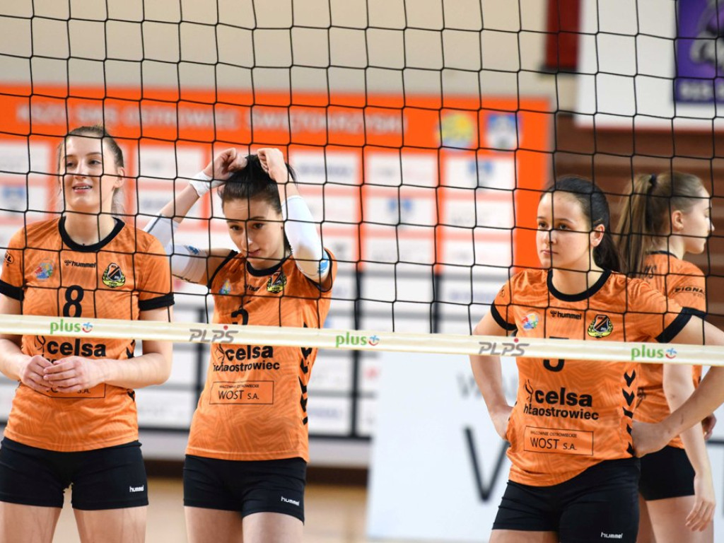 II liga siatkówki kobiet. Grupa IV. *KSZO SMS Ostrowiec Świętokrzyski - Tomasovia Tomaszów Lubelski 1:3